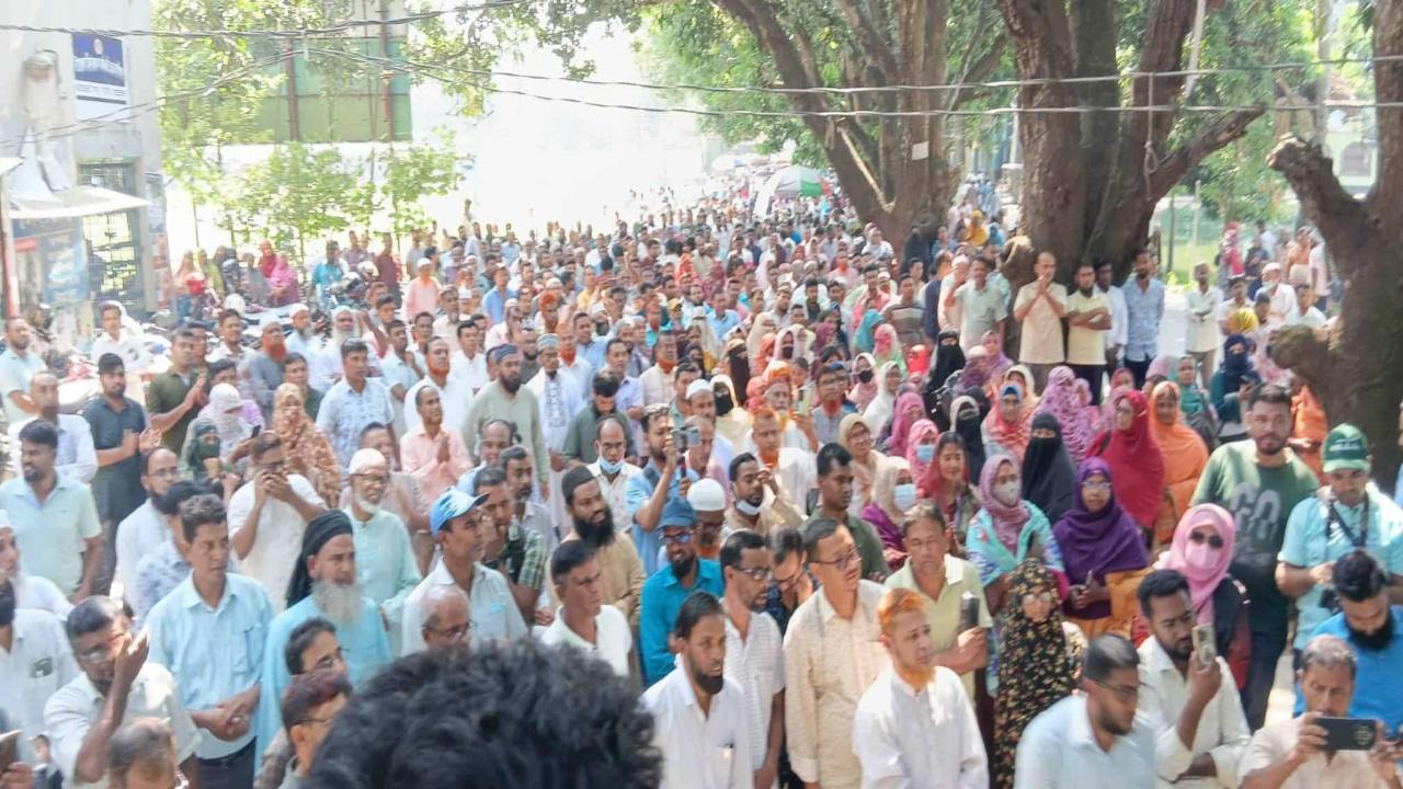 সিংড়ায় শিক্ষক-কর্মচারী ঐক্যজোটের মানববন্ধন ও প্রতিবাদ সভা অনুষ্ঠিত