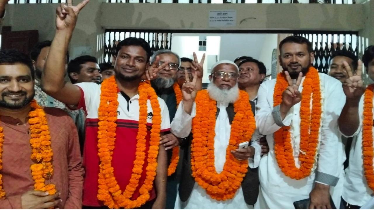আইনজীবী সমিতি নির্বাচনের ফলাফল ঘোষণা ও বিজয়ীদের উল্লাস